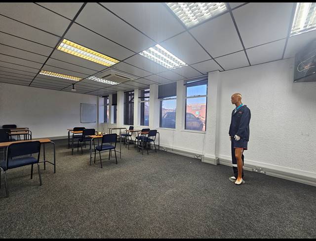 1,820M² WAREHOUSE TO LET IN ISANDO